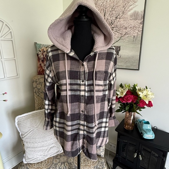 American Eagle Outfitters Tops - American Eagle Outfitters Pink and Black Plaid Jacket Oversized Fit